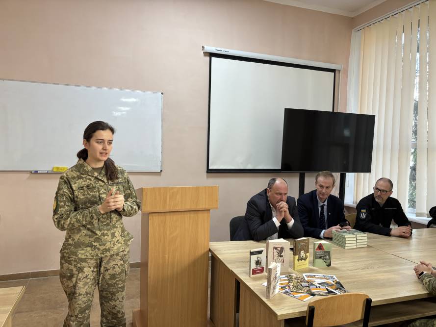 У Львові в Академії сухопутних військ презентували книгу про розвідку ОУН